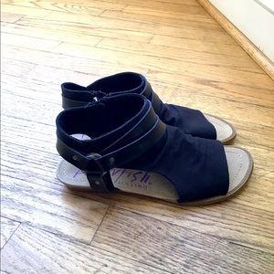 Woman’s Flat Shoes